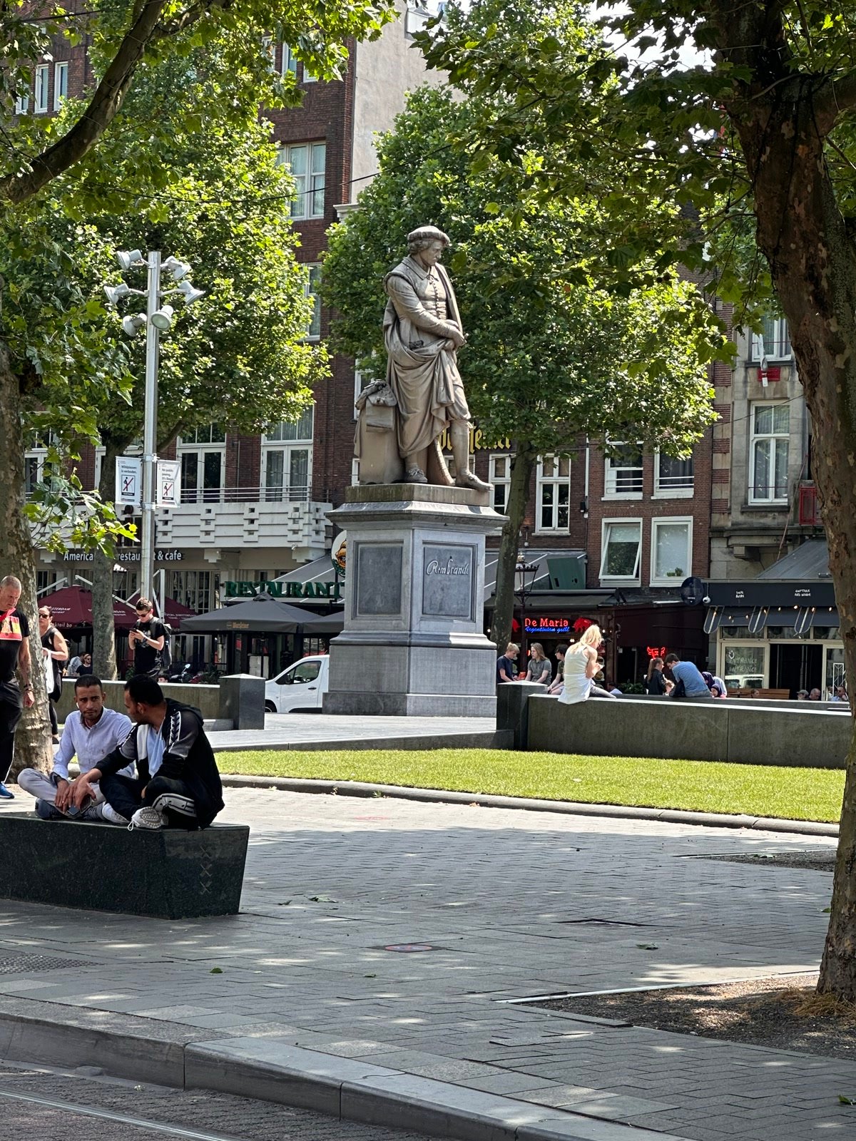 Rembrandt statue in Rembrandtplein, Amsterdam