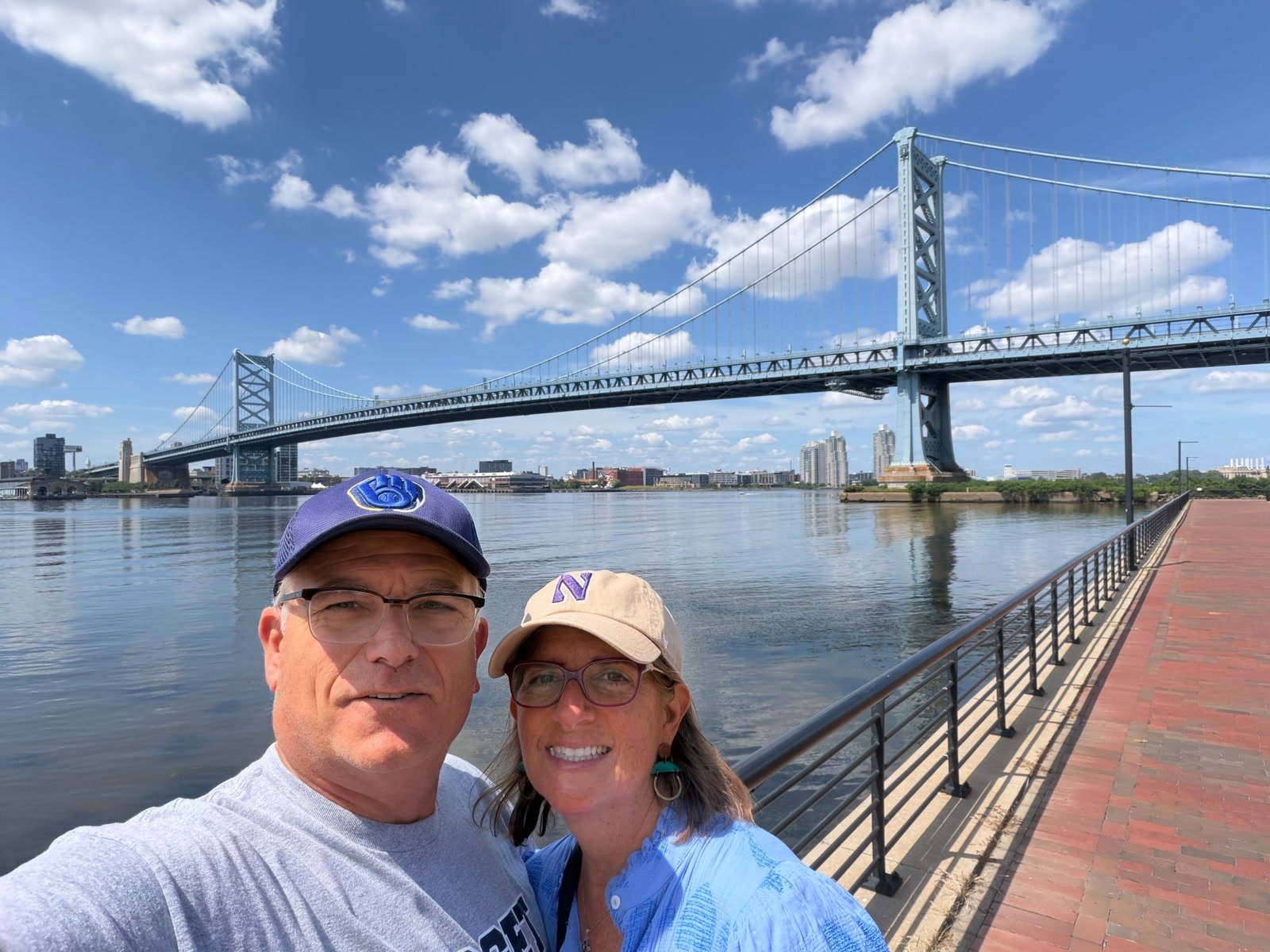 Chuck and Leslie selfie with the Benjamin Franklin Bridge